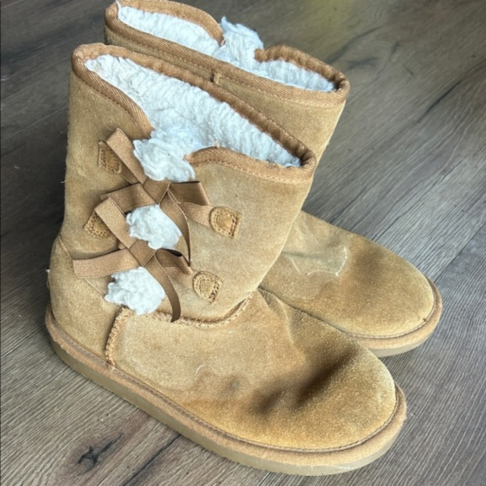 Koolaburra Tan Suede Girls' Boots with White Sherpa Trim !! Size 3